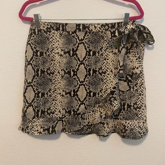 Nasty Gal Snake Print Ruffle Hem Mini Skirt 10 - Picture 6 of 7